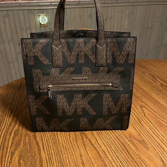 Michael Kors Handbags - Michael Kors Black and Brown bag